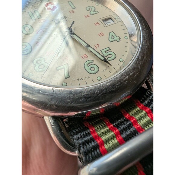 Vintage Victorinox Swiss Army Cavalry Field Watch - New Battery & NATO Strap main image 5